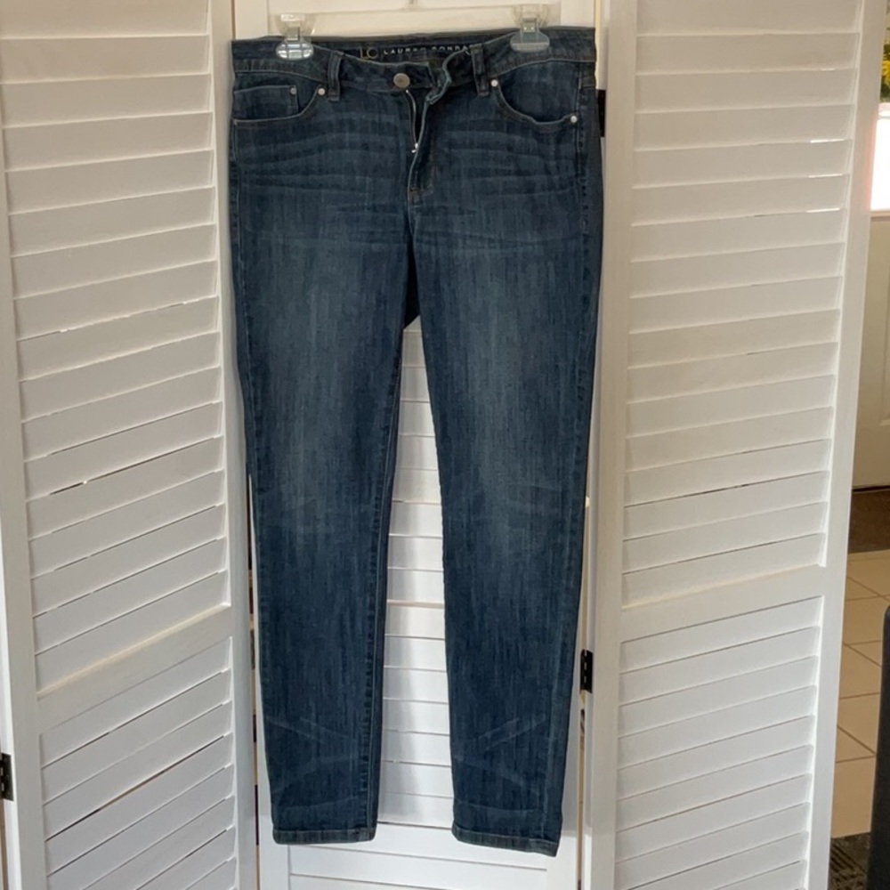 Blue Skinny Jeans with Classic Denim Style